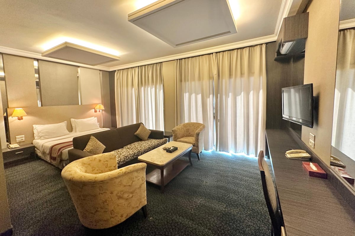 Hypoallergeen beddengoed, een minibar, een kluis op de kamer, een bureau