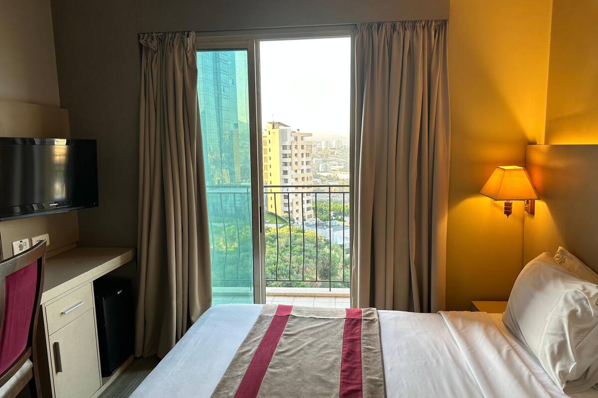 hypo-allergenic bedding, minibar, in-room safe, desk