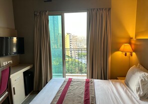 Allergitestet sengetøy, minibar, safe på rommet og skrivebord