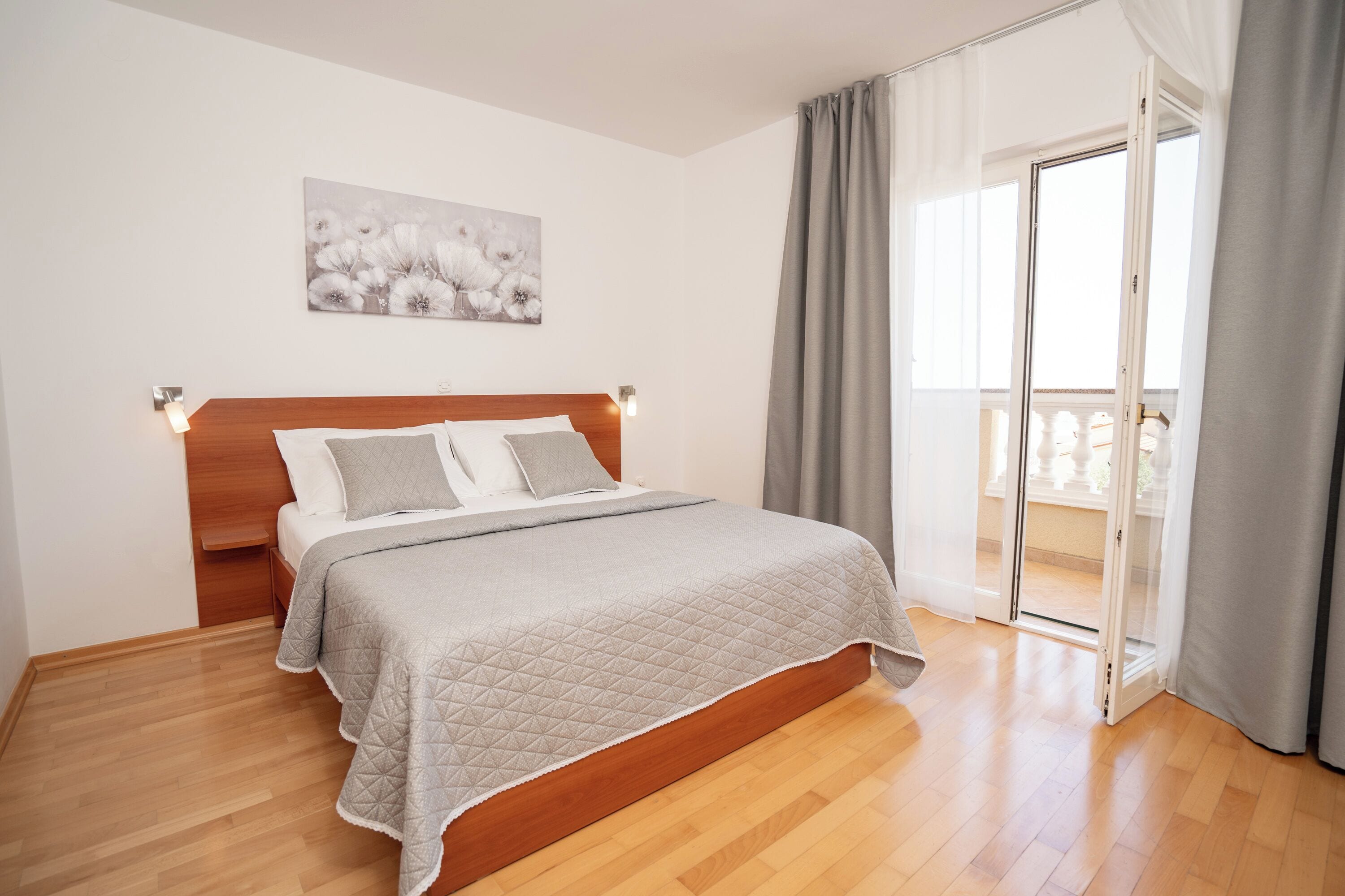 standard double room, balcony | 1 bedroom, down duvets, minibar, in-room safe