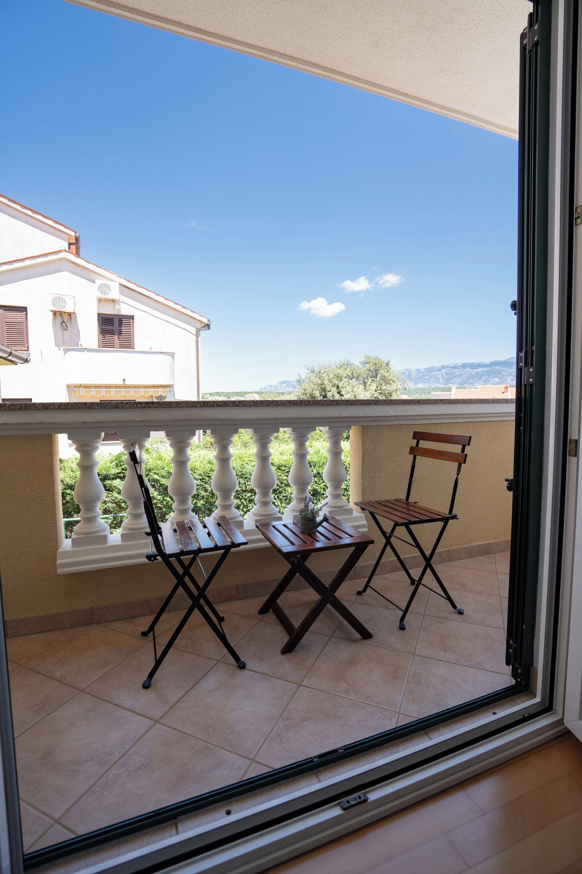 family room | mountain view