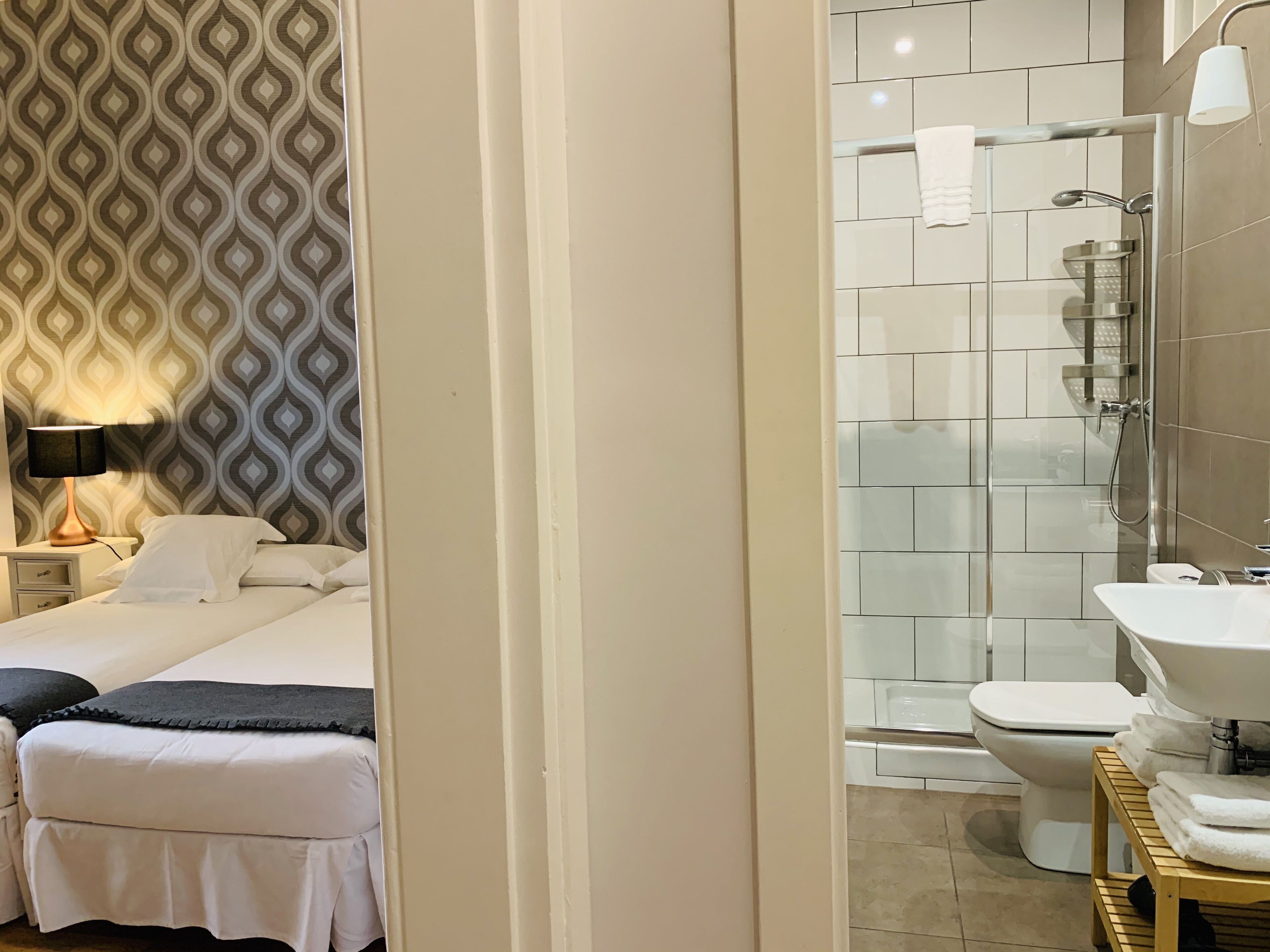 Photo - Super Balmes Guest House