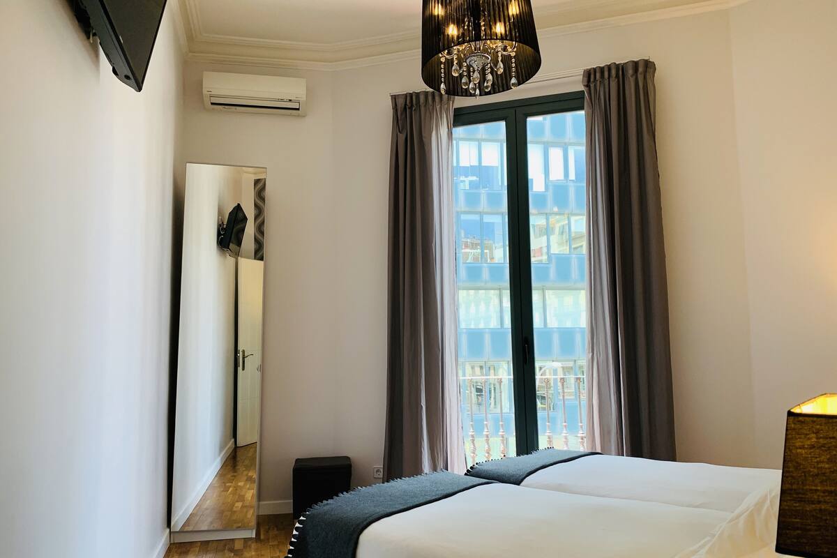Twin Room (Private External Bathroom) | Down comforters, WiFi (free), bed sheets
