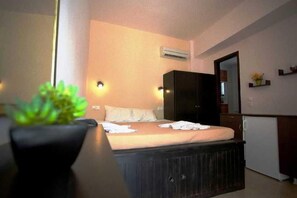 Tallelokero huoneessa, silitysrauta/-lauta, ilmainen Wi-Fi