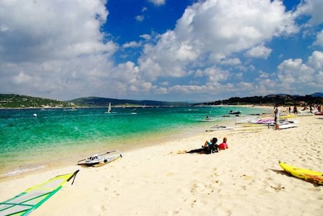 Una playa cerca