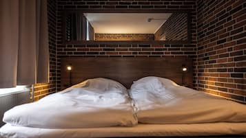 Standard Double Room (Bed 140 cm) | Hypo-allergenic bedding, in-room safe, desk, blackout drapes