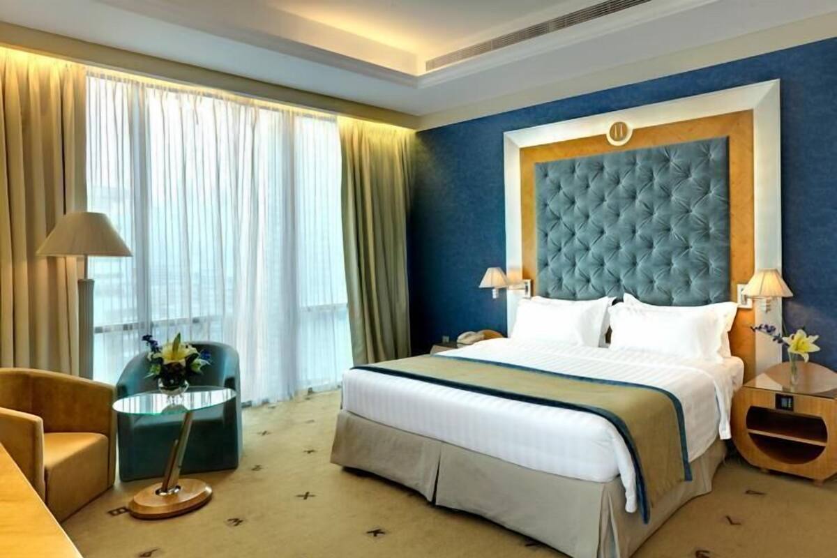 Executive kamer, 1 queensize bed | Een minibar, een kluis op de kamer, geluiddichte muren