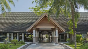 Property entrance - Holiday Island Resort & Spa (Dhiffushi)