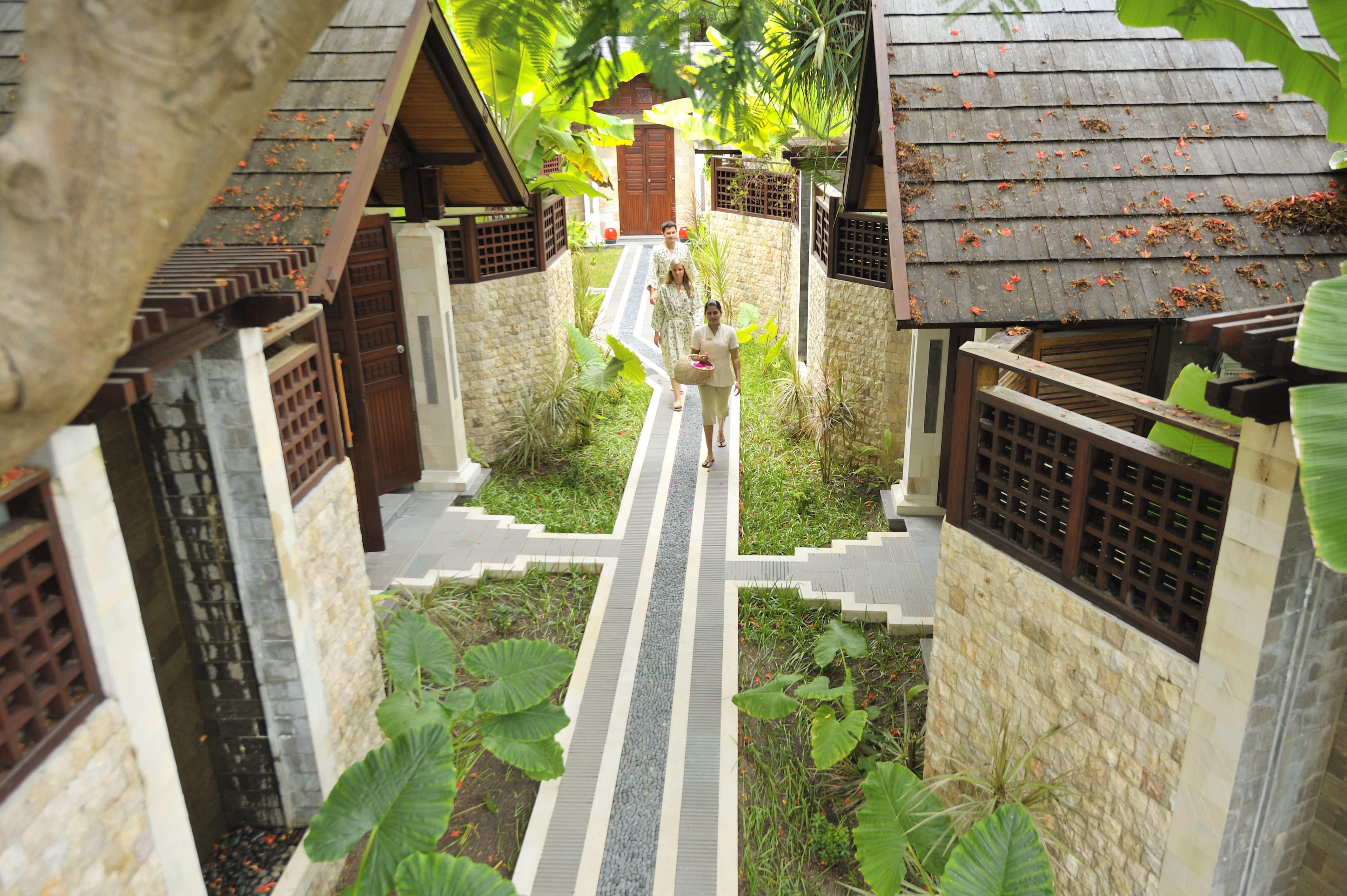 المنطقة المحيطة بالمنشأة