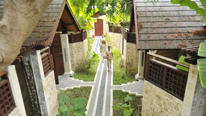 Property grounds - Holiday Island Resort & Spa (Dhiffushi)