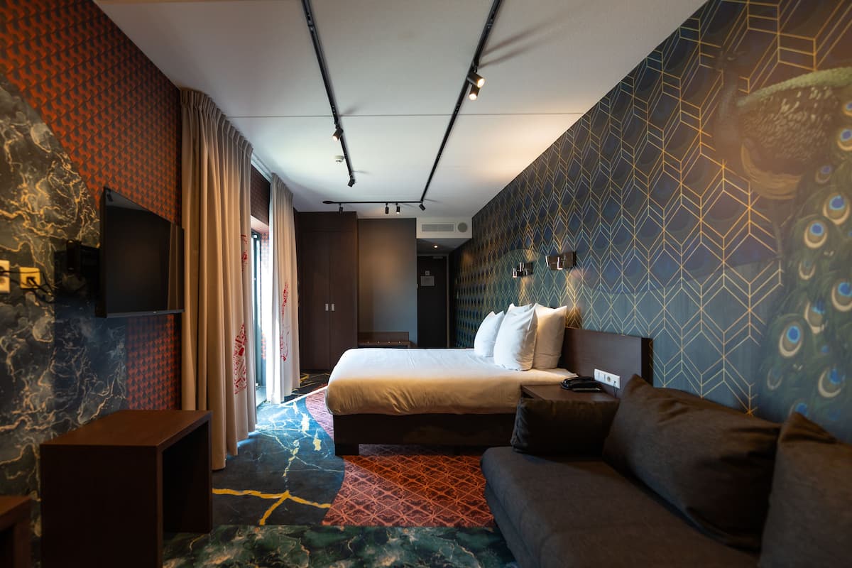Deluxe Room | In-room safe, desk, soundproofing, iron/ironing board