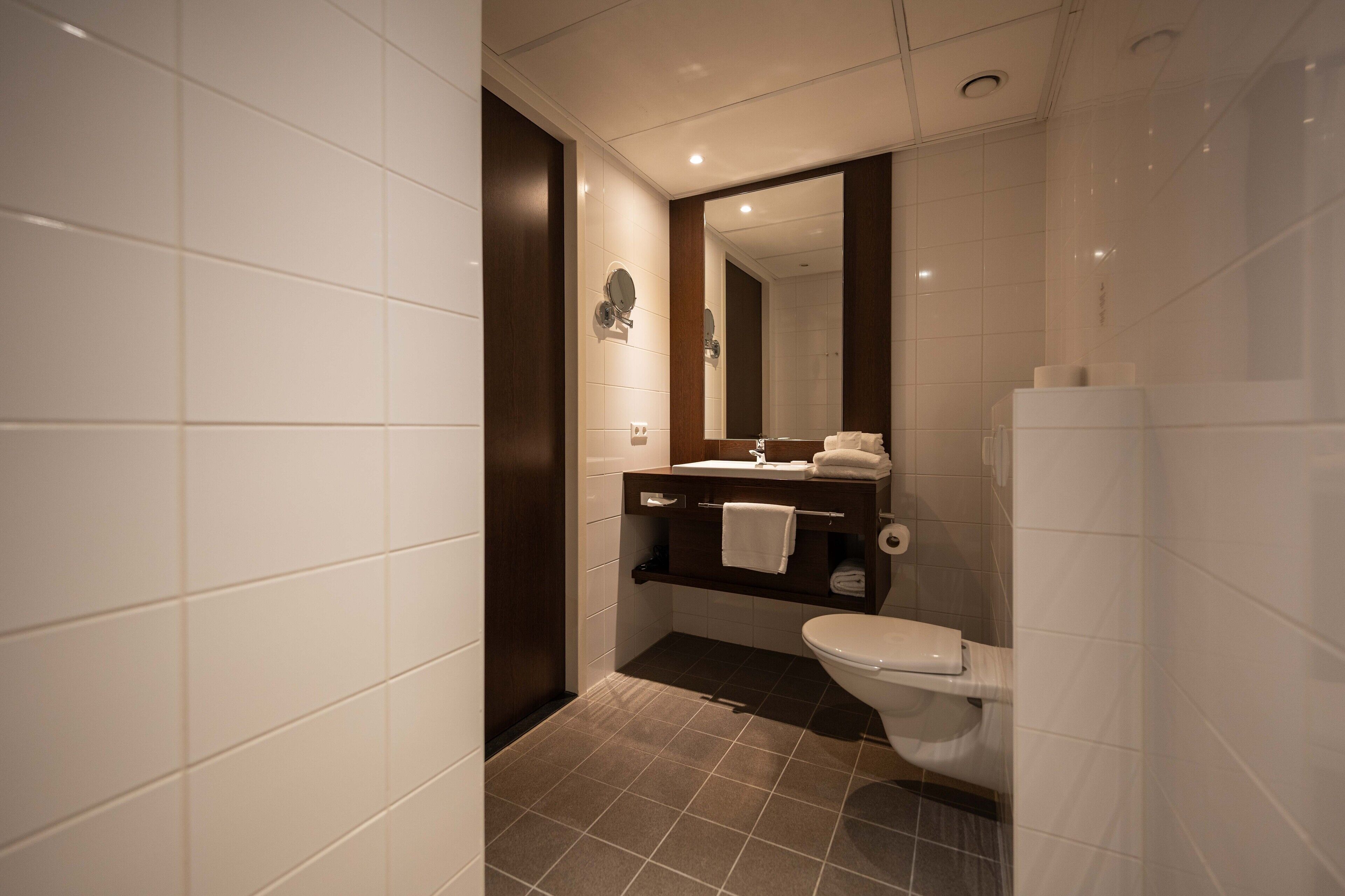 cozy queen | bathroom | towels