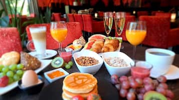 Colazione completa, servita tutte le mattine (18.50 EUR a persona)