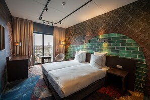 舒适客房 | 客房内保险箱、办公桌、隔音、熨斗/熨板