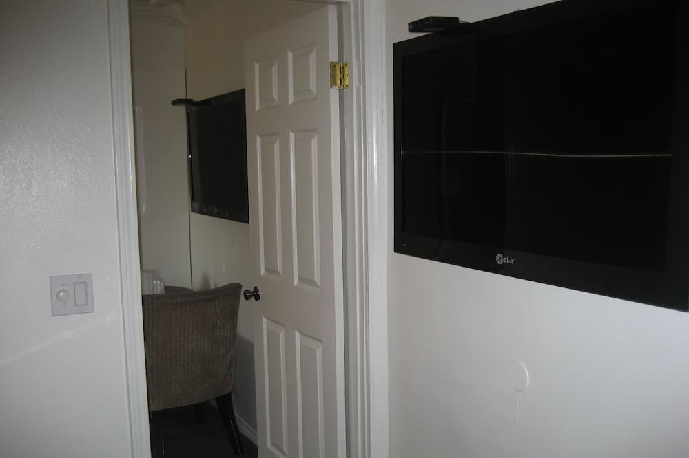 Walls Motel Long Beach