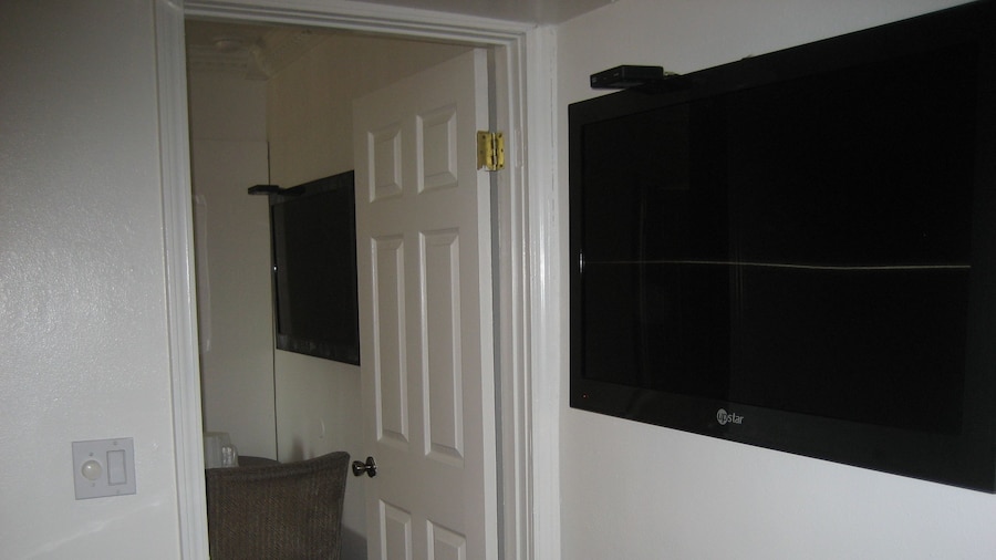 Walls Motel Long Beach