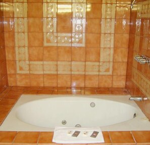 Standard King Room with Jacuzzi | Deep soaking bathtub