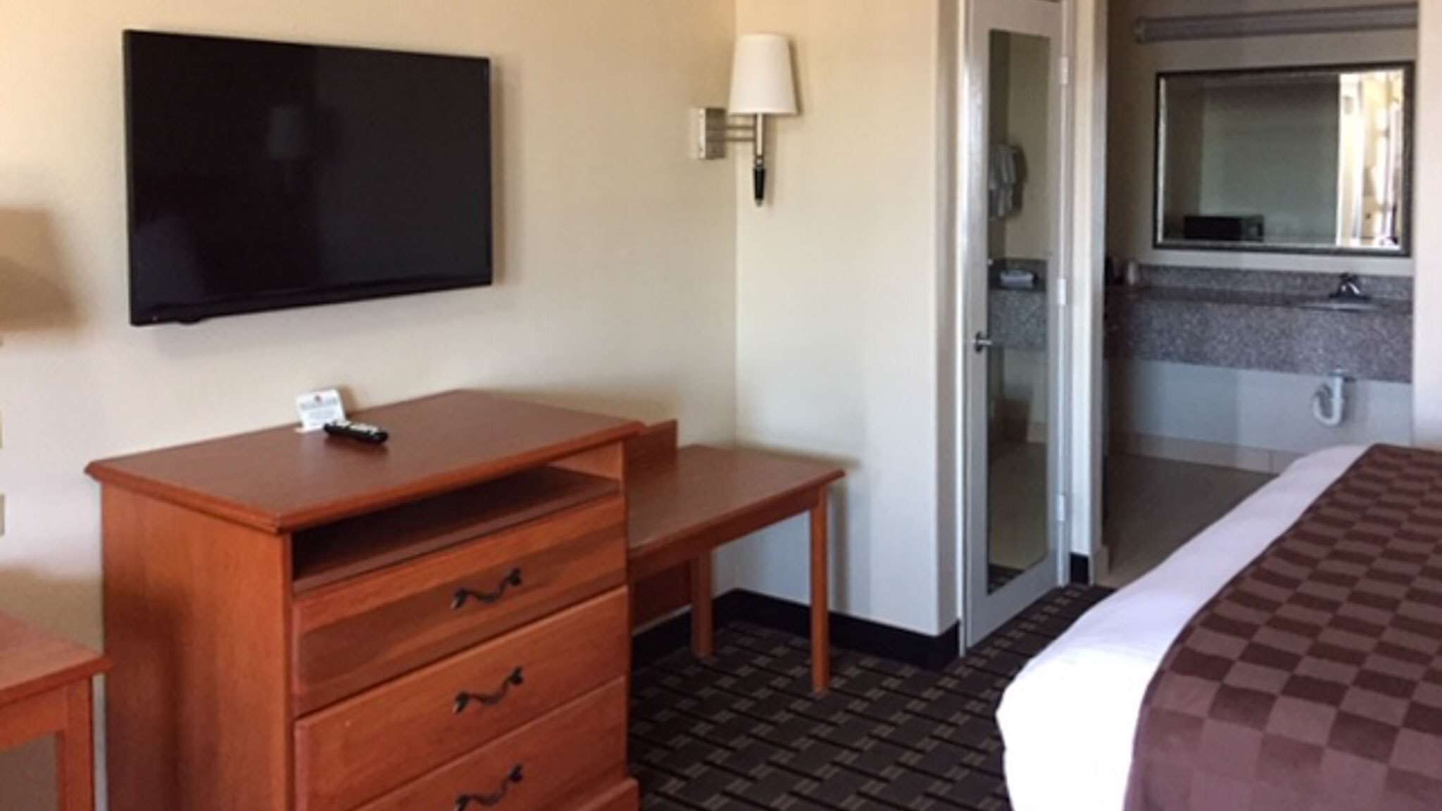 Bureau, Wi-Fi gratuit, draps fournis