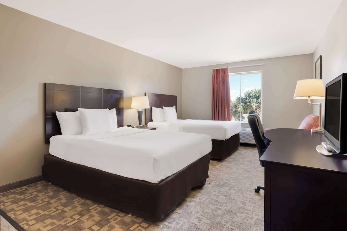 Suite, 2 Queen Beds, Non Smoking, Kitchenette