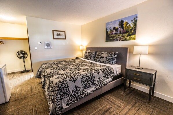 Standard Room, 1 King Bed (King Bed Non-Smoking)