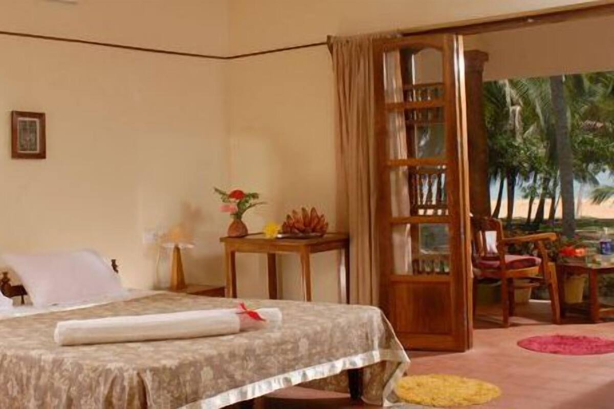 Deluxe Room, 1 Double Bed (Delight Deluxe) | Minibar, desk, iron/ironing board (on request), rollaway beds