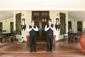 Lobby - WelcomHeritage Golf View (Pipariya)