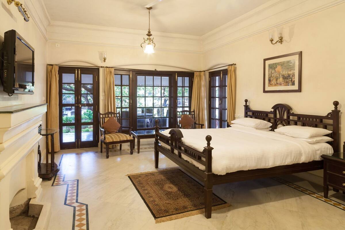 Minibar, in-room safe, desk, blackout curtains