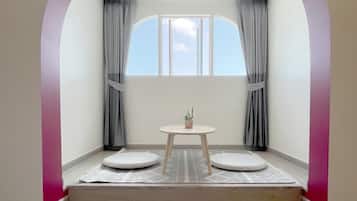 Junior Suite | Living area | 43-inch flat-screen TV with cable channels, TV