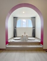 普通套房 | 客廳 | 43 吋平面電視連有線電視頻道、電視