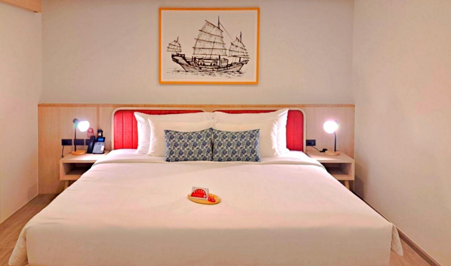 スタンダード ルーム 窓なし | セーフティボックス (室内)、客室ごとに異なる装飾、客室ごとに異なるインテリア、デスク