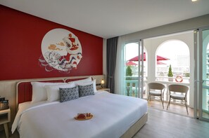 Chambre Deluxe double, balcon | Coffre-fort, décor unique, ameublement unique, bureau