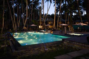 Indoor pool, pool loungers