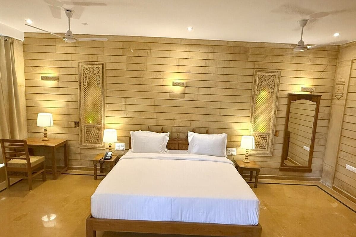 Maharaja Suite, 2 Bedroom, 2 private bathrooms with 1 bathtub | Egyptian cotton sheets, premium bedding, down comforters, minibar