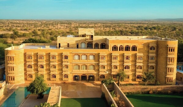 A large, multi-story building with a courtyard and a pool. - Hotel Golden Haveli (Jaisalmer)