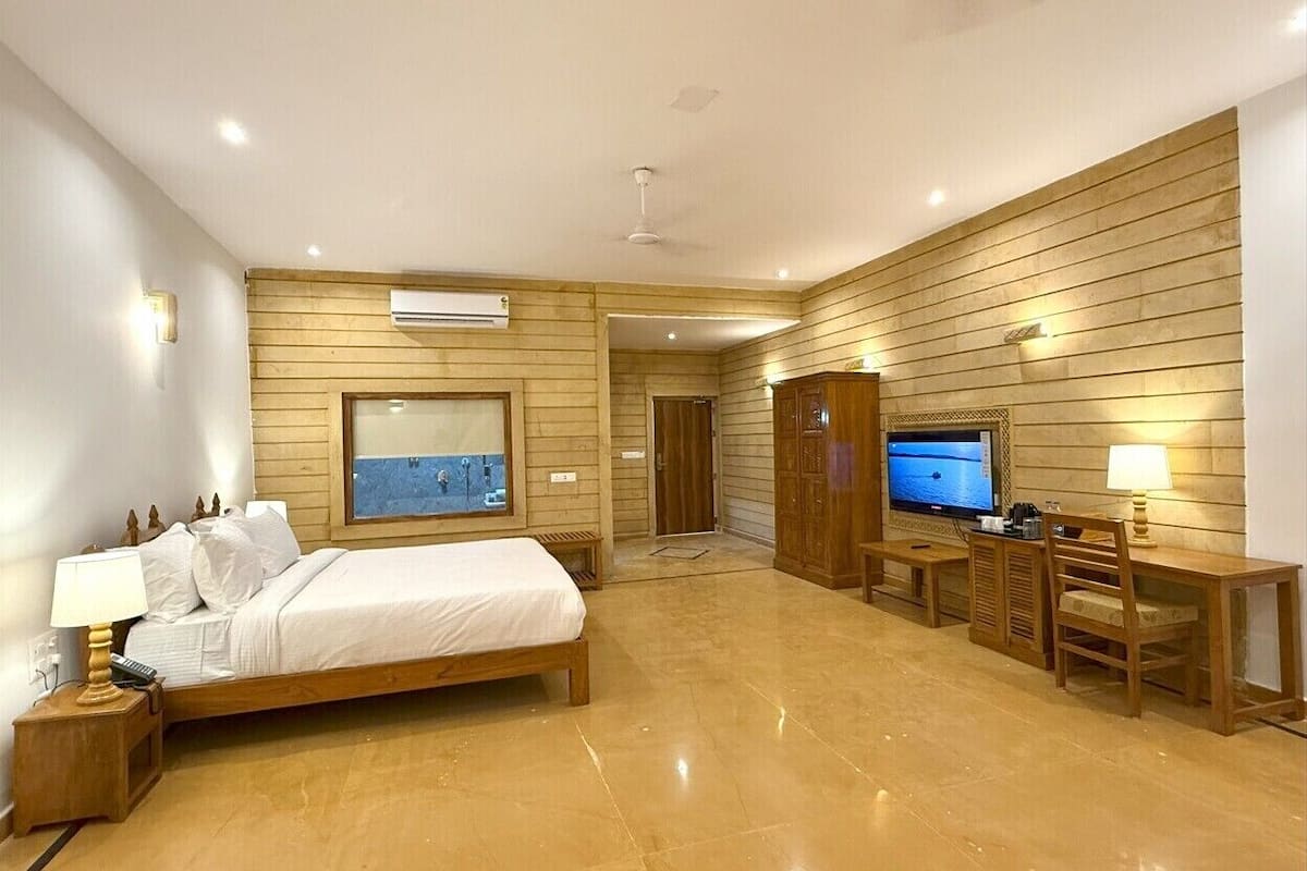 Heritage Suite, with bathtub | Egyptian cotton sheets, premium bedding, down comforters, minibar
