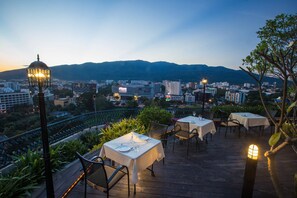 2 restaurants, lunch, dinner served; Thai cuisine - Furama Chiang Mai, Thailand (Chiang Mai)