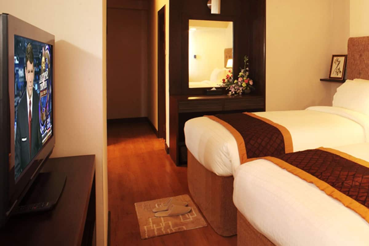 Two-Bedroom Suite | Premium bedding, pillowtop beds, minibar, in-room safe