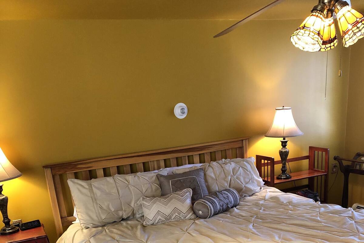Premium Double Room, Ensuite (Hollywood) | Wi-fi percuma