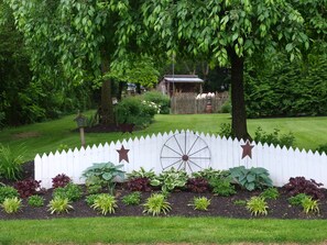 Property grounds - 1825 Inn Bed and Breakfast (Palmyra)