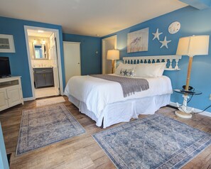 The Seahorse (Pet Friendly) | Premium bedding, free WiFi, bed sheets - The Scranton Seahorse Inn (Madison)