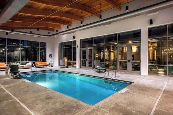 Indoor pool - Aloft Charlotte Ballantyne (Charlotte)