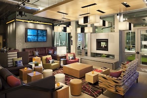 Lobby lounge - Aloft Charlotte Ballantyne (Charlotte)