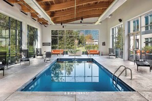 Indoor pool - Aloft Charlotte Ballantyne (Charlotte)