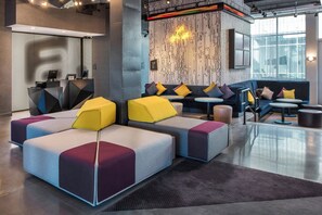 Reception - Aloft Charlotte Ballantyne (Charlotte)