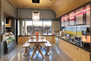 Daily cooked-to-order breakfast for a fee - Aloft Charlotte Ballantyne (Charlotte)