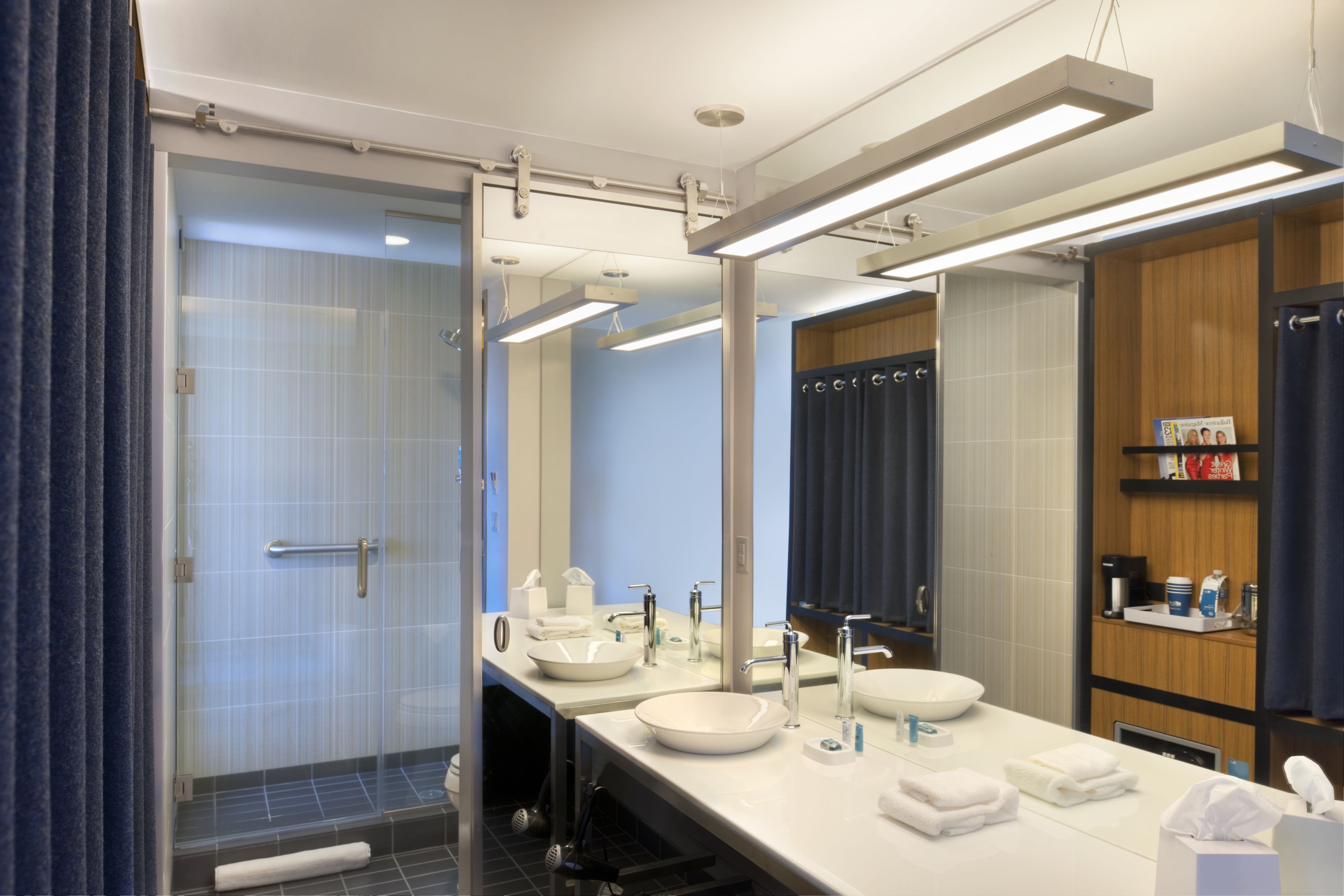 rainfall showerhead, free toiletries, hair dryer, towels