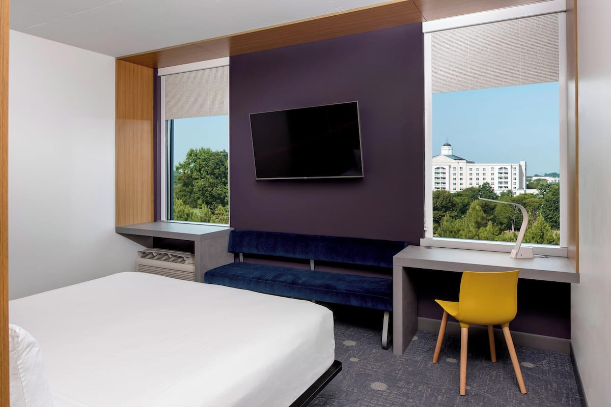 aloft, Phòng, 1 giường cỡ king, không hút thuốc | Bộ đồ giường cao cấp, két bảo mật tại phòng, bàn