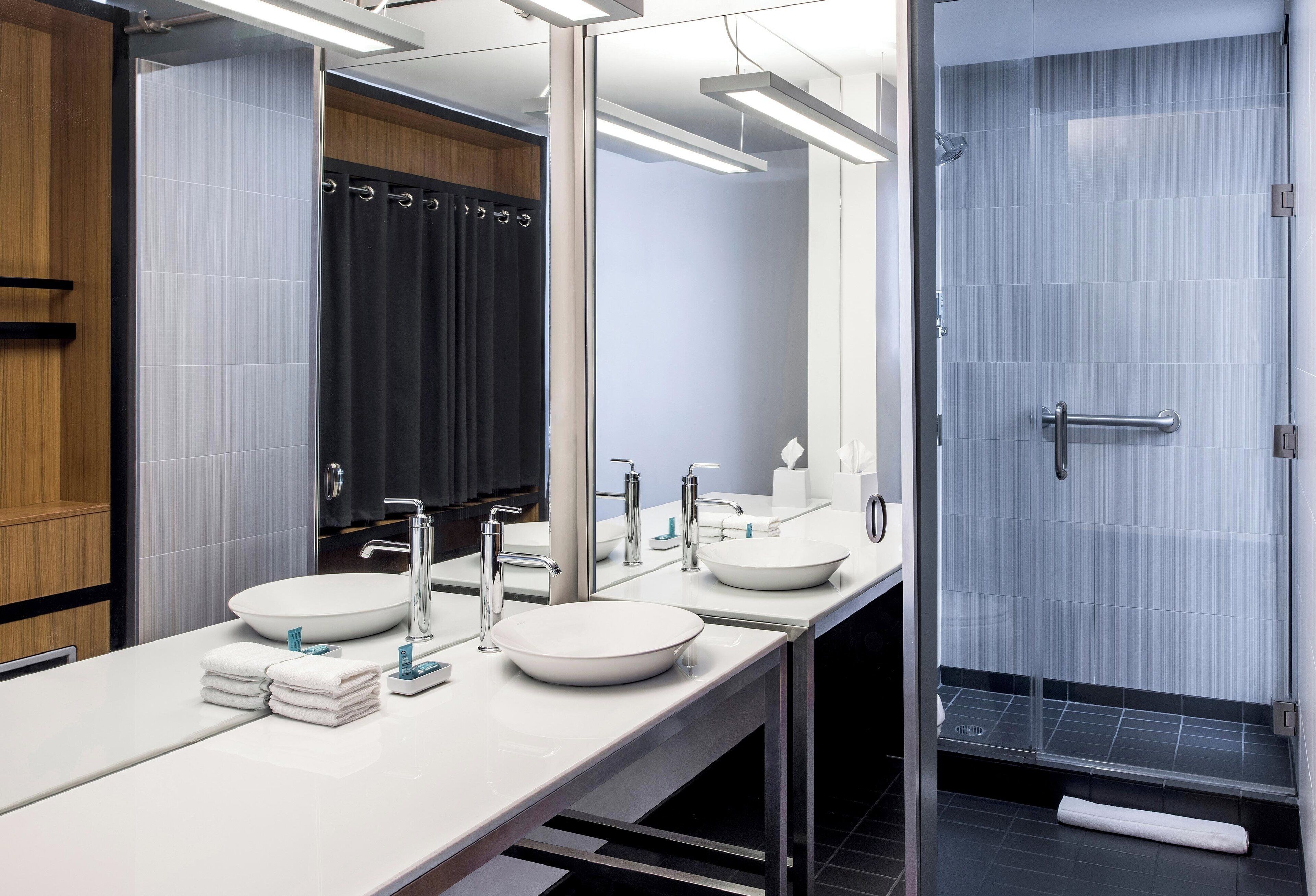 rainfall showerhead, free toiletries, hair dryer, towels