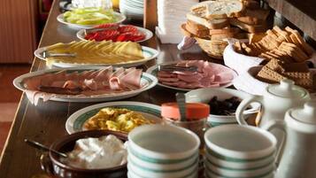 Daily English breakfast (EUR 5 per person)