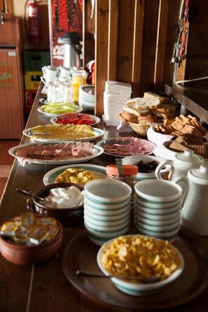 Desayuno inglés diario (EUR 5 por persona)